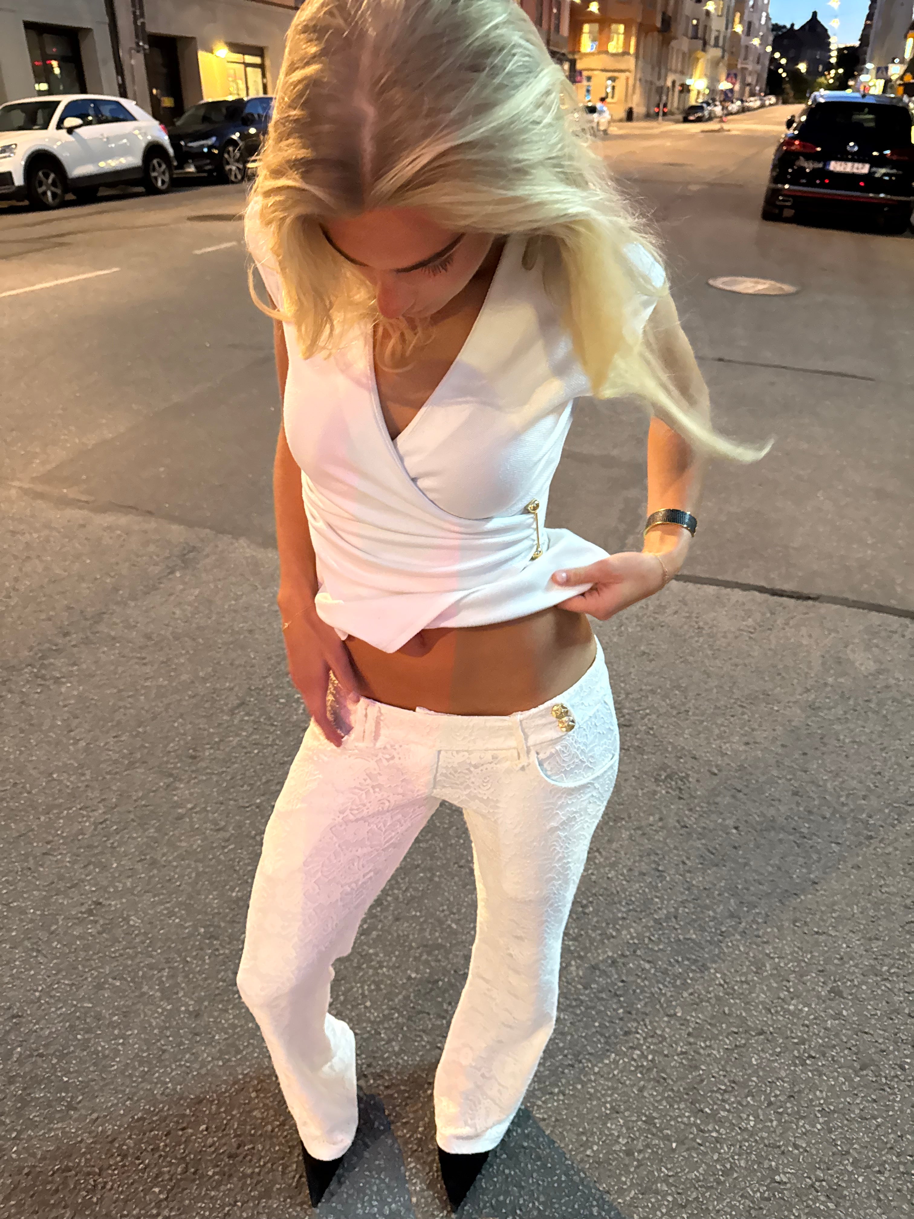 Super-Low Lace